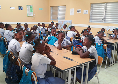 아이티 지역학교에 학용품기증